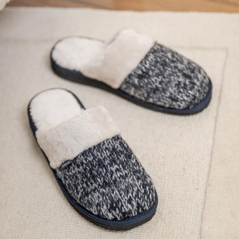 Pantufla Nórdica azul tejida